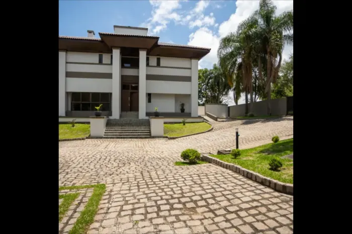 Casa de condomínio para venda possui 780 metros quadrados com 4 quartos