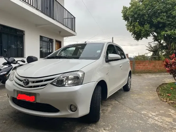 Toyota Etios X 1.3 Flex 16V 5P Mec. 2015