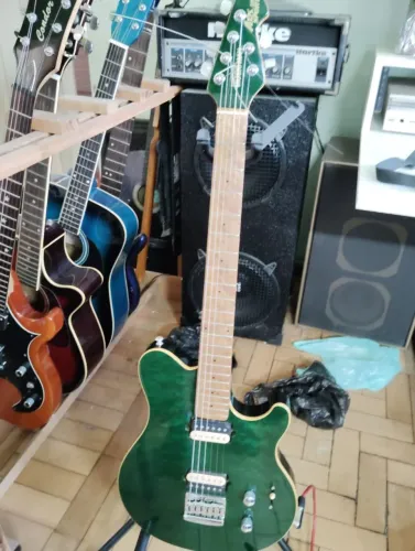 Guitarra Music Man Axis Sport
