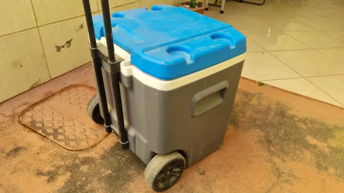 Caixa térmica IGLOO 54L com rodinhas