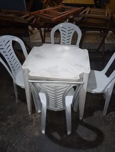 Conjunto de cadeira e mesa
