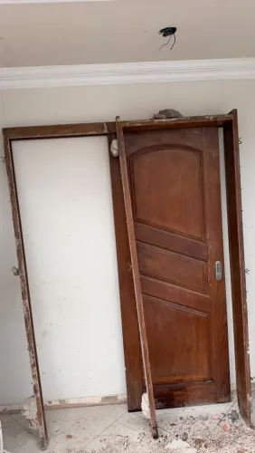 Porta de correr em madeira