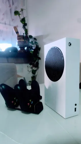 Xbox SERIES S + 2 controles + baterias