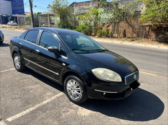 Fiat Linea Essence 1.8 Flex 16V 4P 2013