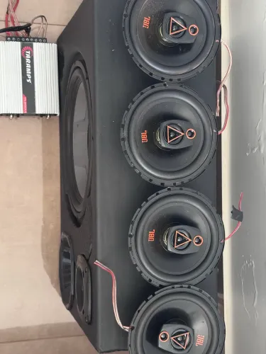 Som automotivo JBL