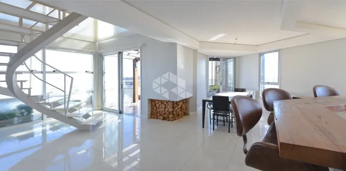 Cobertura Duplex com vista para Cidade, 5 dormitórios sendo 2 Suíte, 03 vagas em Caxias do