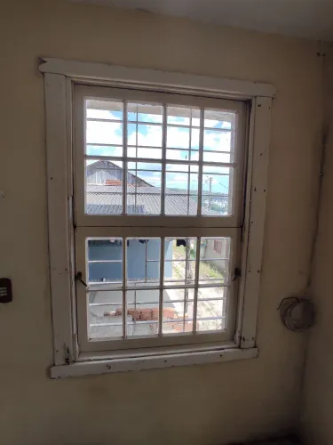 Janela Antiga de Madeira Maciça - Estilo Colonial | Restauração