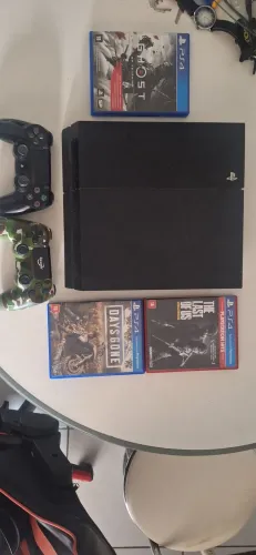 Ps4 de 1 Gb com 2 controles e 5 jogos