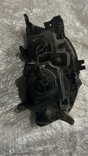 Farol lado esquerdo triton L-200 ano 2014 dúvidas * ou *