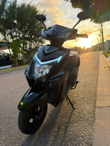 Moto Elétrica Voltur Z5 1000w Bateria de Lítio Removível (Não precisa de CNH)