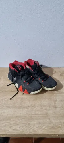 TÊNIS DE BASQUETE - KYRIE 4 - TAM 40