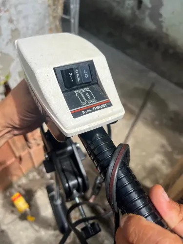 Motor Elétrico Minn Kota Weedless 10 - 8 LBS Thrust