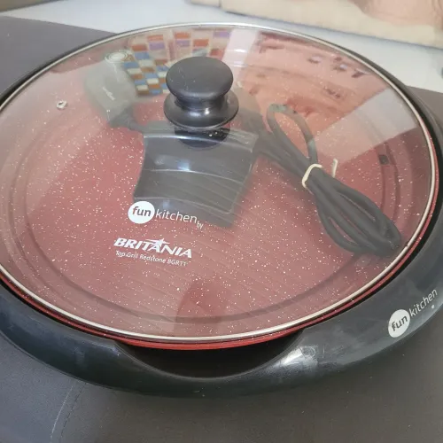 Panela elétrica em grill redonda,marca britania.pouquíssimo uso.
