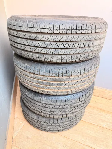 Jogo de pneu Goodyear 255/55R20