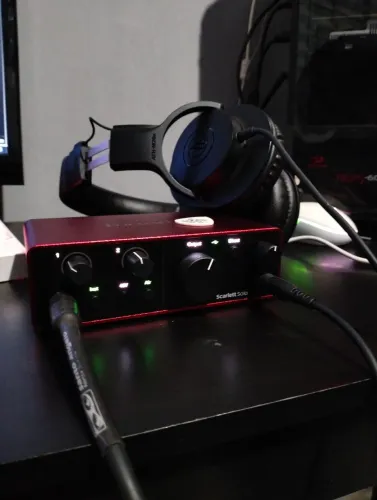 Interface de Audio Focusrite Scarlett Solo 4° geração