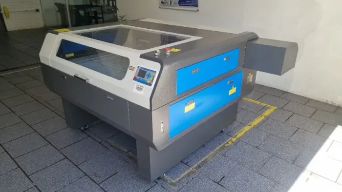 Máquina de Corte a Laser Boye Laser C-1008-W100BY