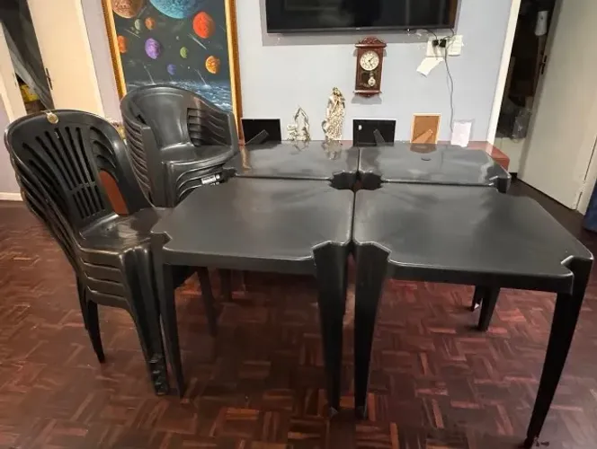 Kit 12 Cadeiras (8 poltronas 4 bistrô) + 4 Mesas Plástico Monobloco para Bar ou Varanda