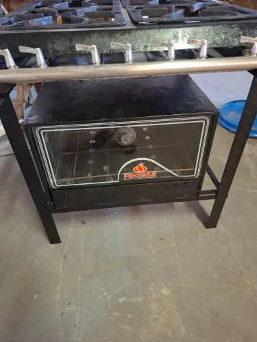 Fogão industrial 4 bocas com forno