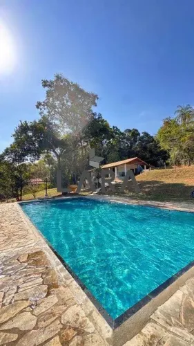Sítio em Betim (Bairro Cachoeira) 4 Quartos, Piscina, Vista de Lago e Segurança 24h