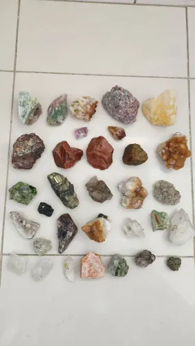 Pedras Naturais e Cristais Brutos QUARTZO, PIRITA, CALCITA E DRUSAS