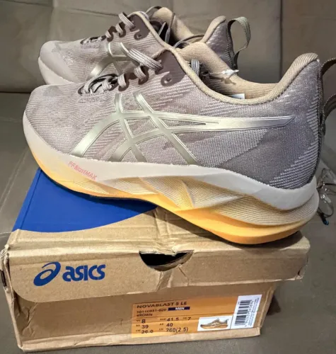 Vendo Tênis Asics Novablast 5. Novo, nunca usado. Nº 39,
