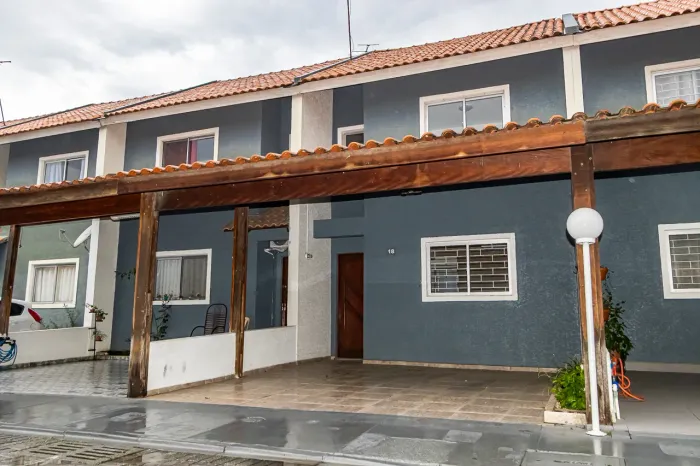 Sobrado com 3 dormitórios para alugar - Uberaba - Curitiba/PR