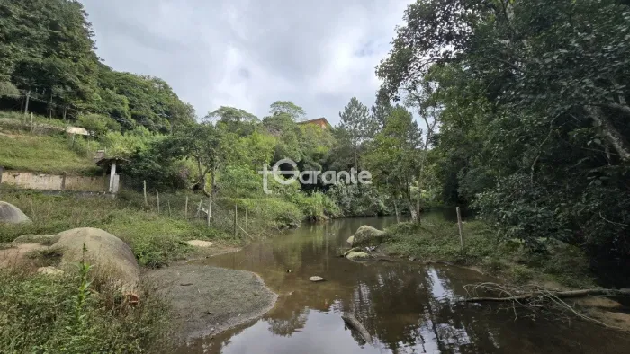 Sítio em Mairiporã com 39.481 m² | Lagos | Casa mobiliada | 4 Quartos (2 Suítes) | Piscina