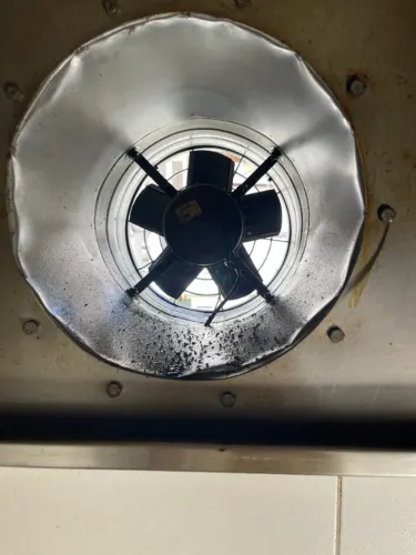 Exaustor industrial Ventisol 40cm - funcionando