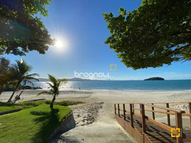 Apartamento vista mar 3 dorm (1 suite) em Canasvieiras 135 m² - pé na areia