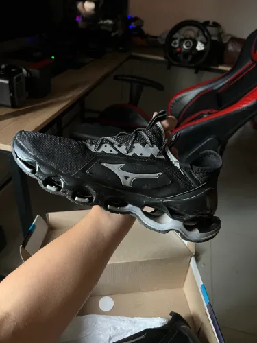 Mizuno Wave Prophecy (Preto/Refletivo) - Tam 43 (Usado 1x)