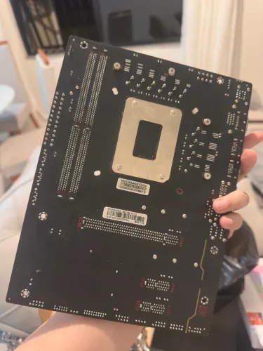 Placa mãe H610M plus com defeito no slot da placa de vídeo