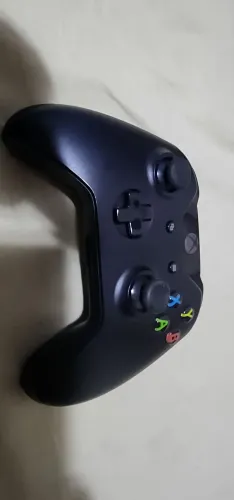 Controle xbox one fat não está ligando, para peças ou reparo.