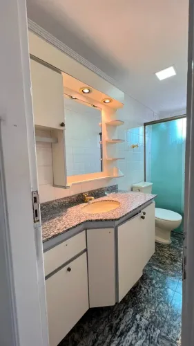 Gabinete de Banheiro com Pia em Granito + Armário com Espelho e Iluminação
