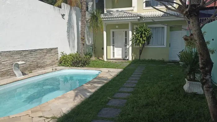 Alugo excelente casa no cond Pedras Douradas na Freguesia