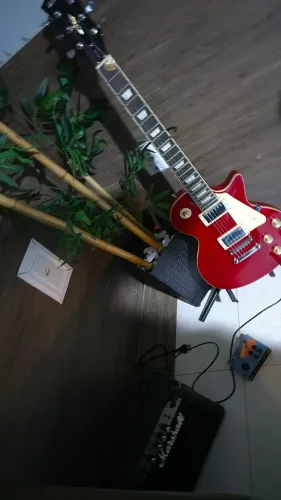 Guitarra e caixa com overdrive 