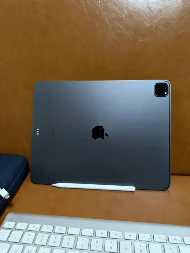iPad Pro 12.9 256gb com caneta e teclado