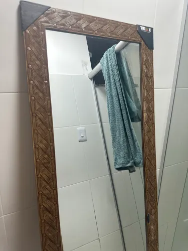 Espelho de Corpo Inteiro com Moldura Rústica 