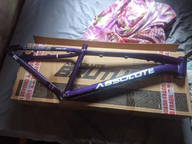 Quadro Brutus roxo novo
