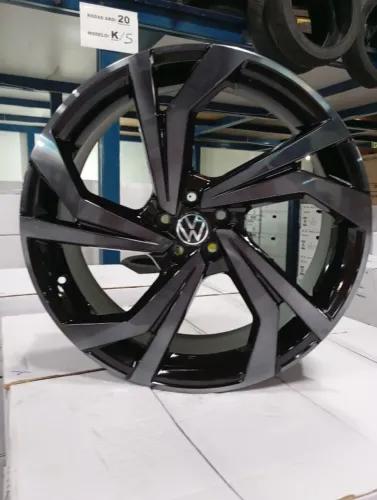 Rodas Venetto aro 18 5x100 + 225/45R18 Delinte DS7 - R$ 6.690,00