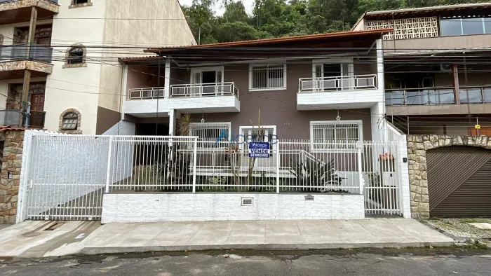 Casa duplex à venda com 04 quartos à Venda 273m²