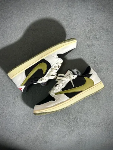Travis Scott x Air Jordan 1 Low Olive 40