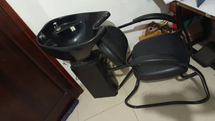 Cadeira de salão com chuveiro - Detalhe na borracha