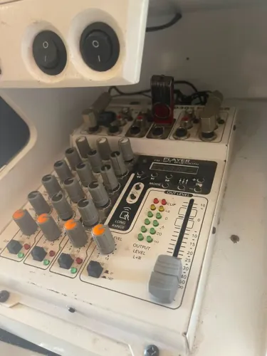 SOM AUTOMOTIVO - Vendo o kit completo, não desmonto.