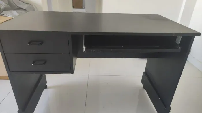 Mesa de Escritório / Escrivaninha com Gavetas - Muito Espaçosa!