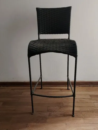 Banqueta Alta Quadrada Encosto Fibra