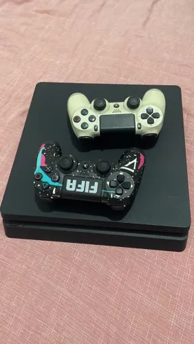 PS4 em ótimo estado