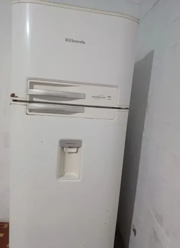 GELADEIRA COM DEFEITO 150,00