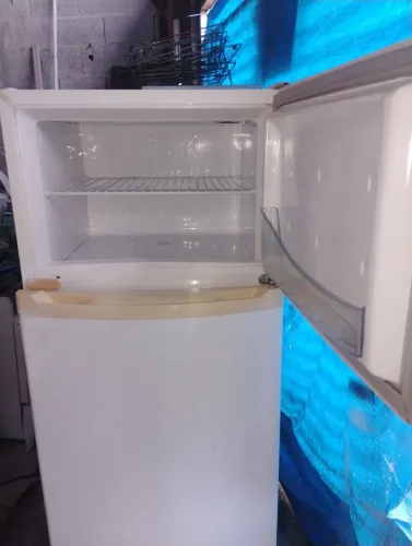 Vende se uma geladeira Consul 360 litros