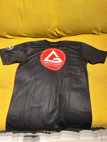 Blusa de treino Gracie Barra nos tamanhos M e G R$120,00 cada