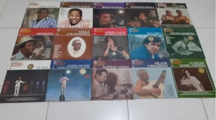 Coleção Nova História Da Mpb Box 3 - 15 Lps Com Encartes -Roberto Carlos,Martinho da Vila